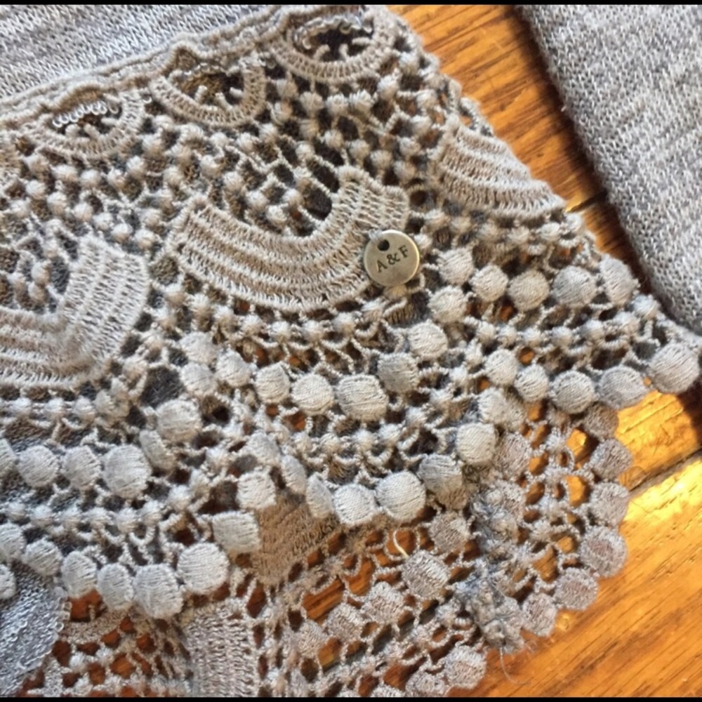 A+F cropped sweater top - Picture 3 of 3